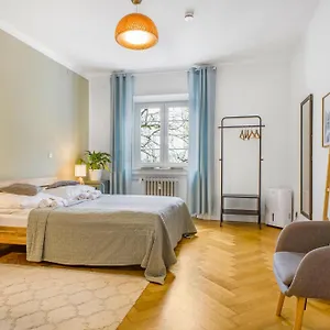 Faway: Nähe Audi&bhf - Parken - Küche - Netflix Apartment